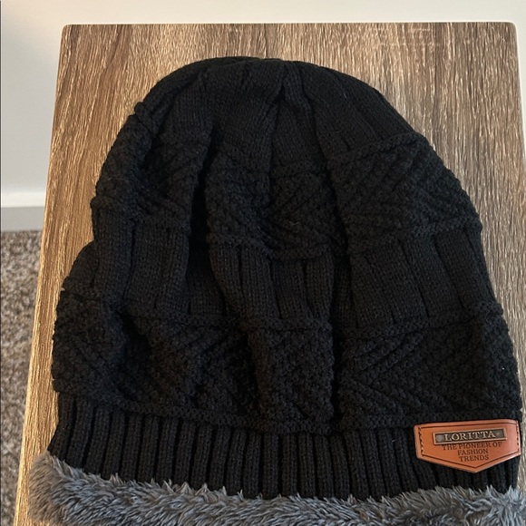 Legendary Whitetails Black and Gray Knit Gloves Set - Picture 3 of 8